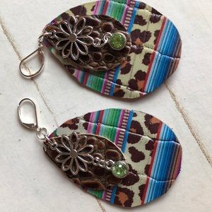 Leather earrings with dangle